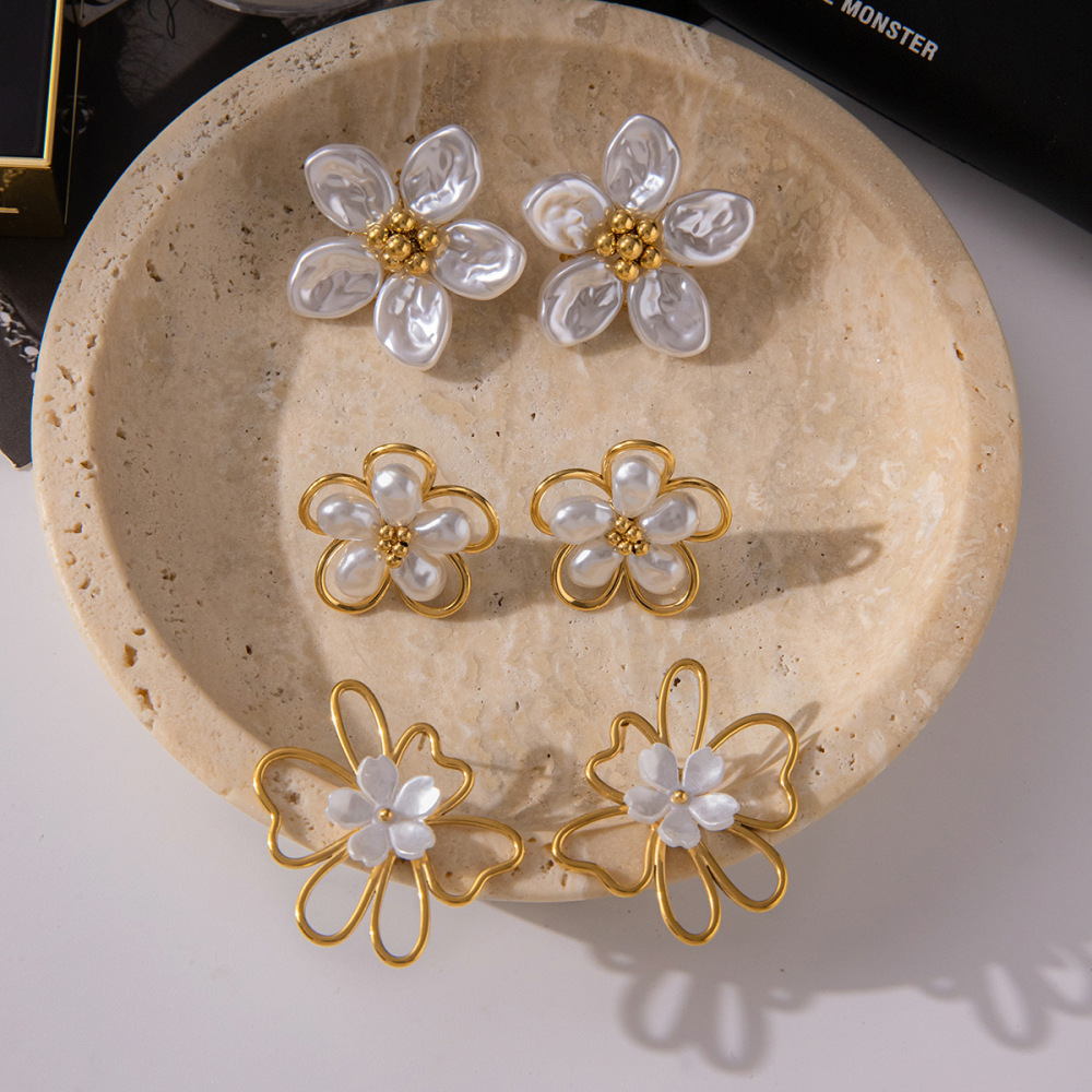 1 Paire De Boucles D'Oreilles Puces Élégantes En Acier Inoxydable Doré, Imperméables, À Motif Floral Et Coquillage. Image2