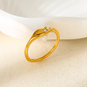Bague Simple Et Élégante Au Quotidien, En Acier Inoxydable, Couleur Or, Avec Zircon, De Forme Irrégulière Et Résistante À L'Eau. h5 Image2