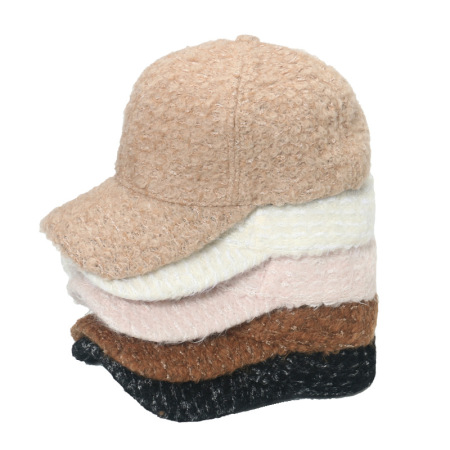 1 chapeau simple et uni pour femme