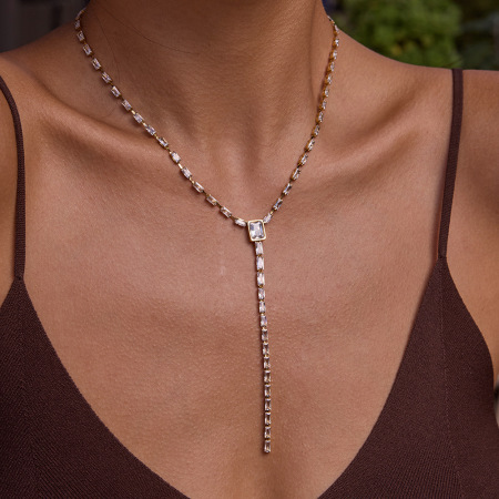 Collier pendentif femme en acier inoxydable doré, orné d'un zircon, de forme rectangulaire exquise et étanche (1 pièce)
