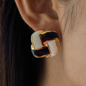 1 Paire De Boucles D'Oreilles Puces Classiques À Damier En Acier Inoxydable Étanche Couleur Or Pour Femme h5 Image3