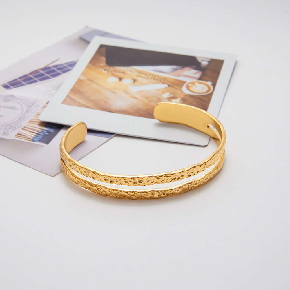 Bracelet Manchette Pour Femme, 1 Pièce, En Acier Inoxydable Martelé, Étanche, Couleur Or Image6