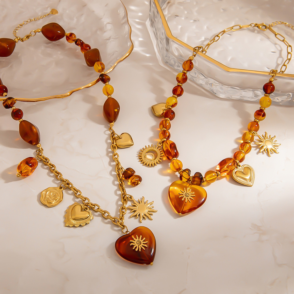Collier Pour Femme Avec Pendentif En Forme De Cœur En Résine Couleur Ambre Image3