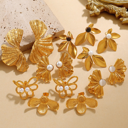 1 paire de boucles d'oreilles à clous en acier inoxydable doré, imperméables, en forme de fleur