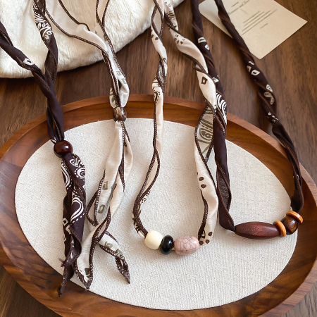 Collier long à motif cachemire 1 pièce