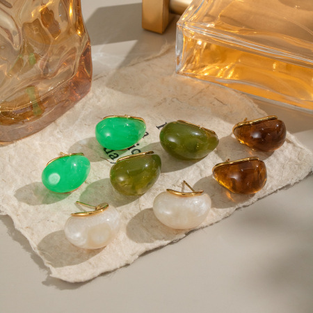 1 paire de boucles d'oreilles puces pour femme, en acier inoxydable imperméable, couleur or, de forme irrégulière, à porter au quotidien 2