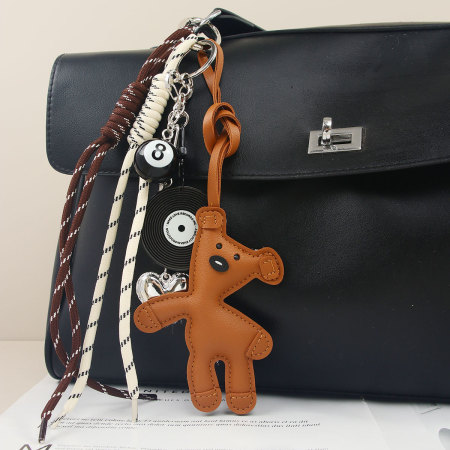 1 pièce de breloques de sac pour femme en PU, série simple, motif ours mignon de dessin animé