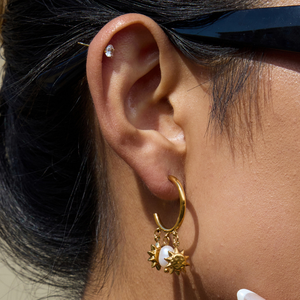1 Paire De Boucles D'Oreilles Créoles Luxueuses Sun En Acier Inoxydable Étanche Couleur Or Avec Perles Pour Femmes Image4