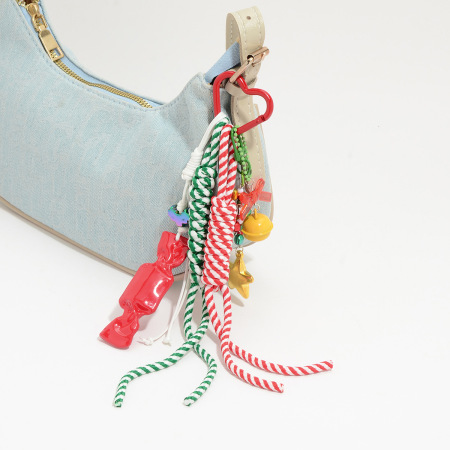 1 breloque de sac de Noël en forme de cœur et de nœud papillon 2