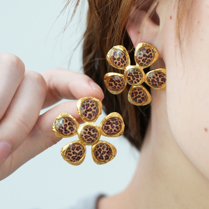 1 Paire De Boucles D'Oreilles À Tige En Acier Inoxydable Couleur Or Pour Femme, Série Simple, Motif Fleur Naturelle h5 Image6