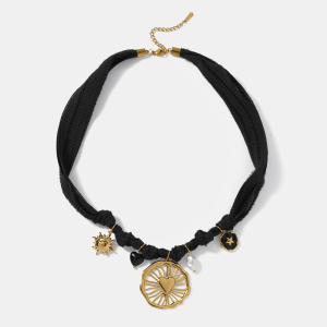 Collier Pendentif En Acier Inoxydable Étanche En Forme De Cœur Ajouré h5 Image3