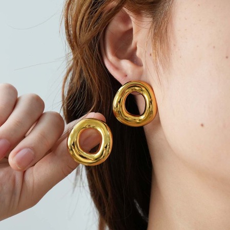 Boucles d'oreilles puces élégantes pour femme, en acier inoxydable doré, imperméables, de forme irrégulière (1 pièce). 2