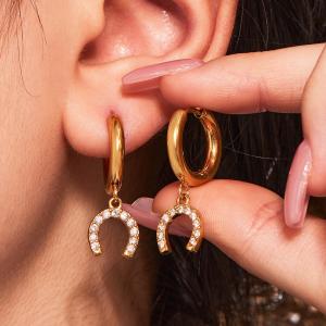 1 Paire De Boucles D'Oreilles Pendantes Luxueuses En Forme De Fer À Cheval, En Acier Inoxydable Étanche Couleur Or Et Zircon. h5 Image7