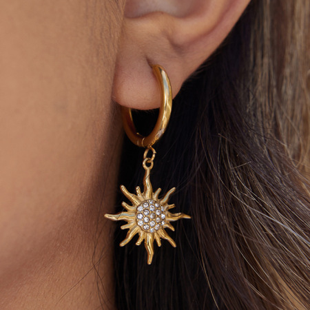 1 paire de boucles d'oreilles pendantes pour femme, en acier inoxydable doré, avec motif soleil complexe.