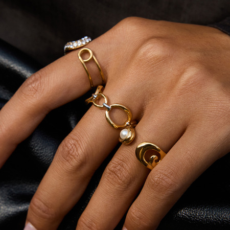 Bague tendance décontractée en acier inoxydable doré, de forme irrégulière et étanche.