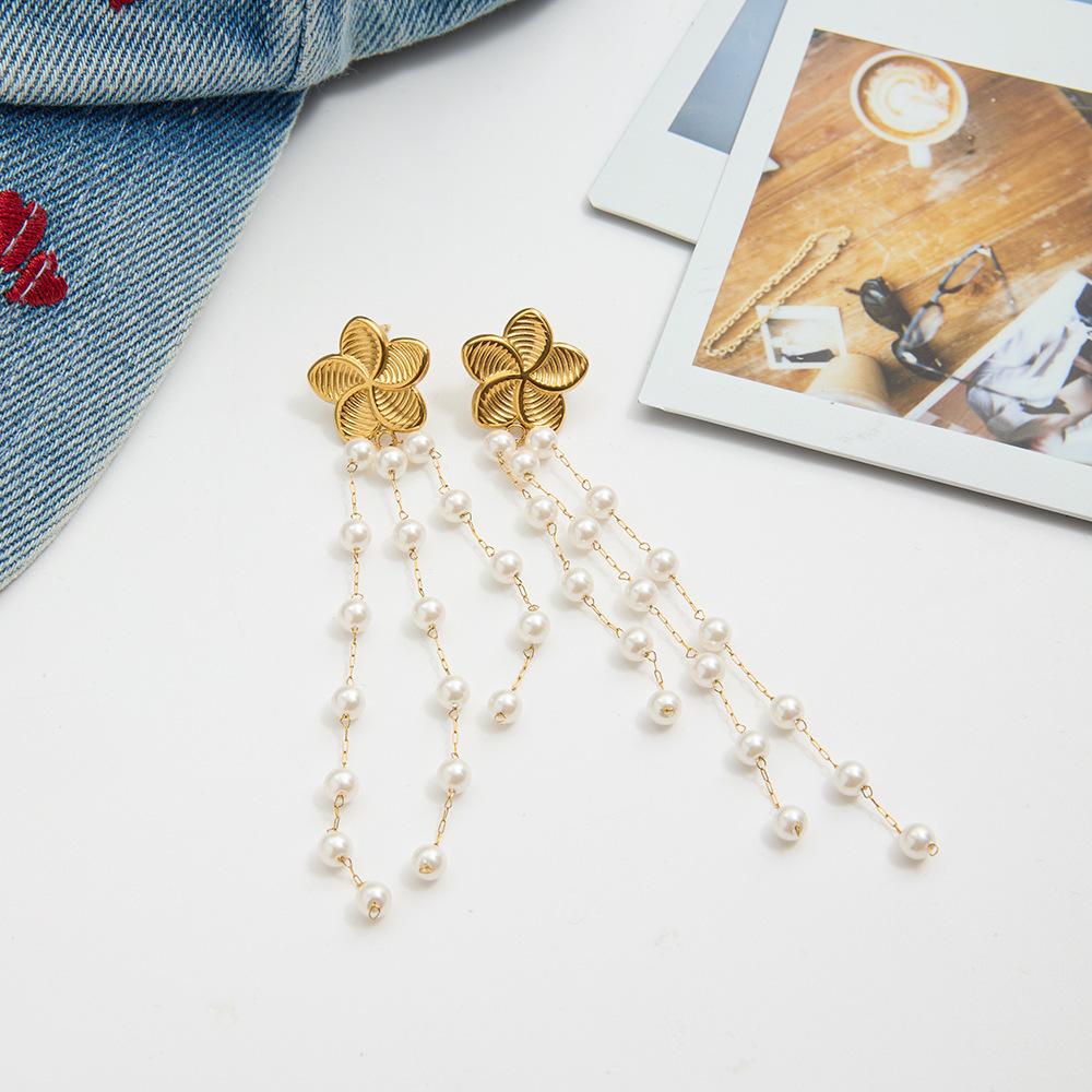Boucles D'Oreilles Élégantes Pour Femme, Ornées De Perles Et De Pompons Floraux, En Acier Inoxydable Imperméable Couleur Or (1 Paire). Image7