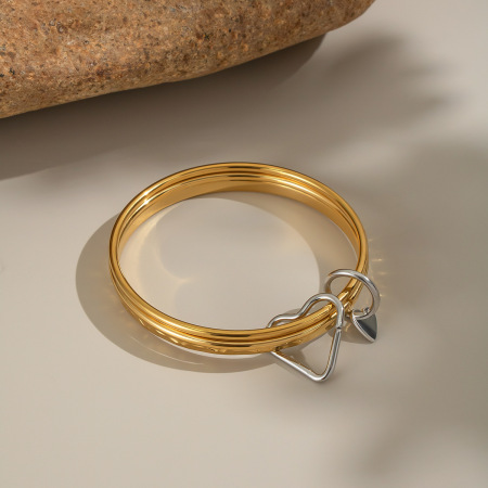 Bracelet jonc en acier inoxydable étanche, couleurs assorties, avec boucle en forme de cœur (1 pièce).