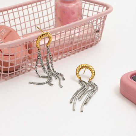 Boucles d'oreilles pendantes pour femme, style décontracté, avec pompon et lune, en acier inoxydable étanche, couleur or (1 paire). 2