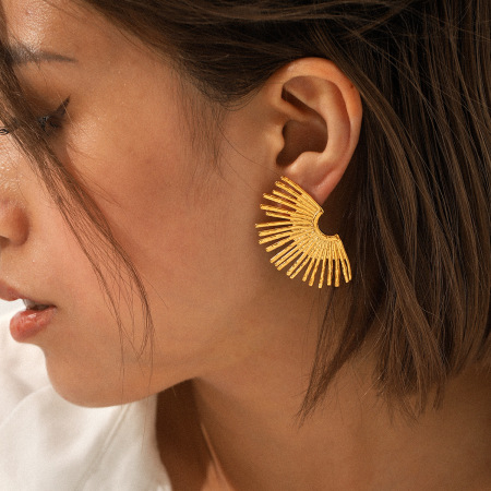 1 paire de boucles d'oreilles puces pour femmes, en acier inoxydable, couleurs or et argent mélangées, étanches. 2