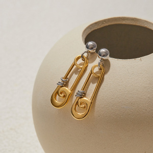 Boucles D'Oreilles Pendantes Pour Femme, Style Trombone Moderne, En Acier Inoxydable Étanche, Couleur Or (1 Paire). h5 Image3