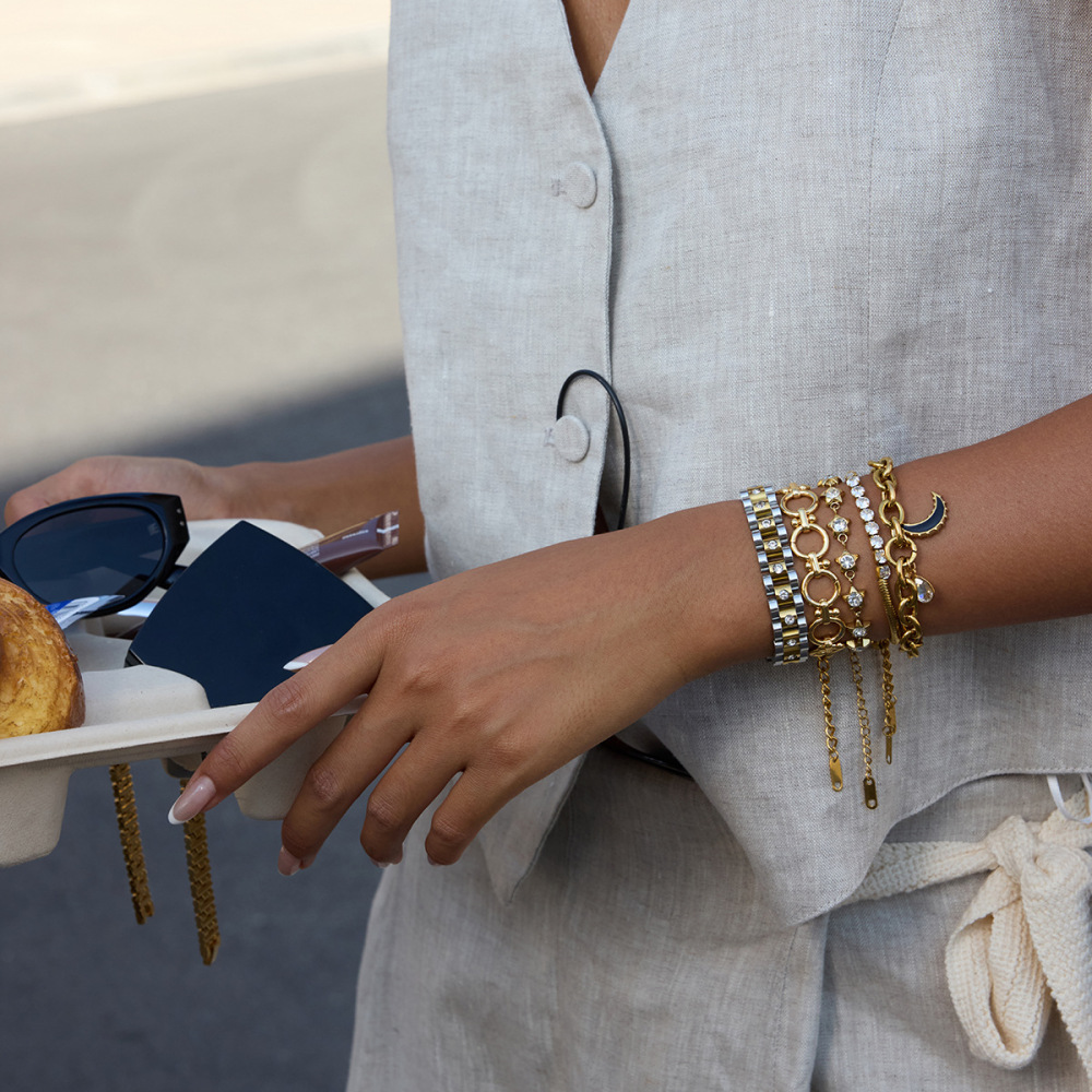 Bracelet À Breloques Classique Lune Pour Femme, En Acier Inoxydable Étanche, Couleur Or (1 Pièce). Image4