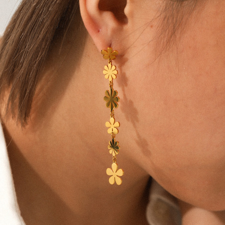 Boucles d'oreilles pendantes pour femme, en acier inoxydable doré, avec pompon et motif floral simple (1 paire). 2