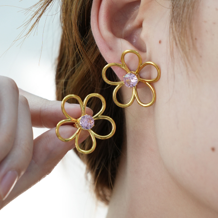 1 paire de bagues simples en acier inoxydable imperméable couleur or avec zircon et motif floral naturel