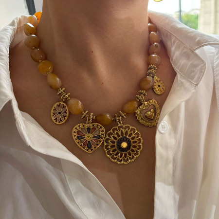 Collier pendentif luxueux en résine couleur or en forme de cœur et de fleur, 1 pièce