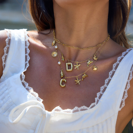 Collier pendentif femme en acier inoxydable doré, étanche, avec lettre brillante (1 pièce) 2