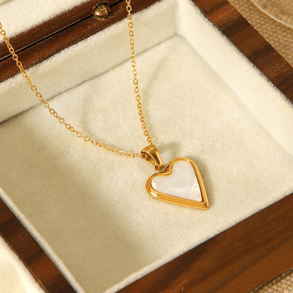 Collier Pendentif Femme Classique En Forme De Cœur, En Acier Inoxydable Étanche, Couleur Or. Image4