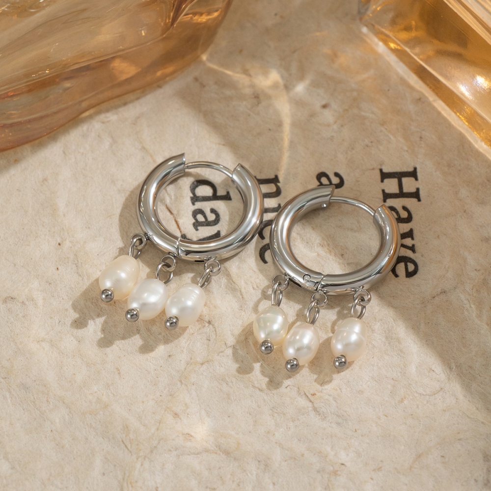 1 Paire De Boucles D'Oreilles Élégantes À Pompon En Acier Inoxydable Étanche Couleur Or Avec Perles Pendantes Image4