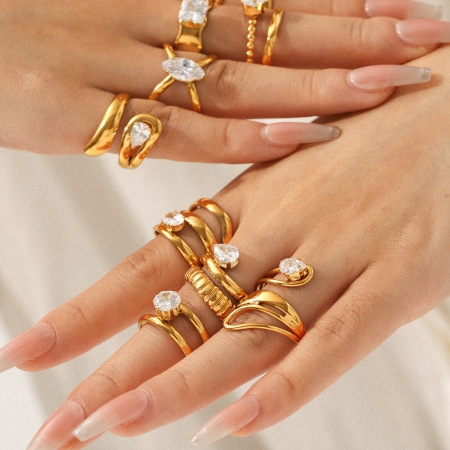 Bague pour femme en acier inoxydable doré, étanche, de forme irrégulière et ornée d'un zircon, ornée d'une pierre précieuse.