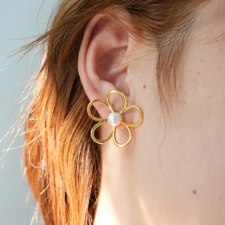 1 Paire De Boucles D'Oreilles Puces Pour Femmes, En Acier Inoxydable Imperméable, Motif Fleur Naturelle, Collection Simple.