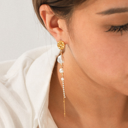 Boucles d'oreilles simples à pompons pour femmes, en acier inoxydable imperméable, couleur or, avec perles (1 paire).