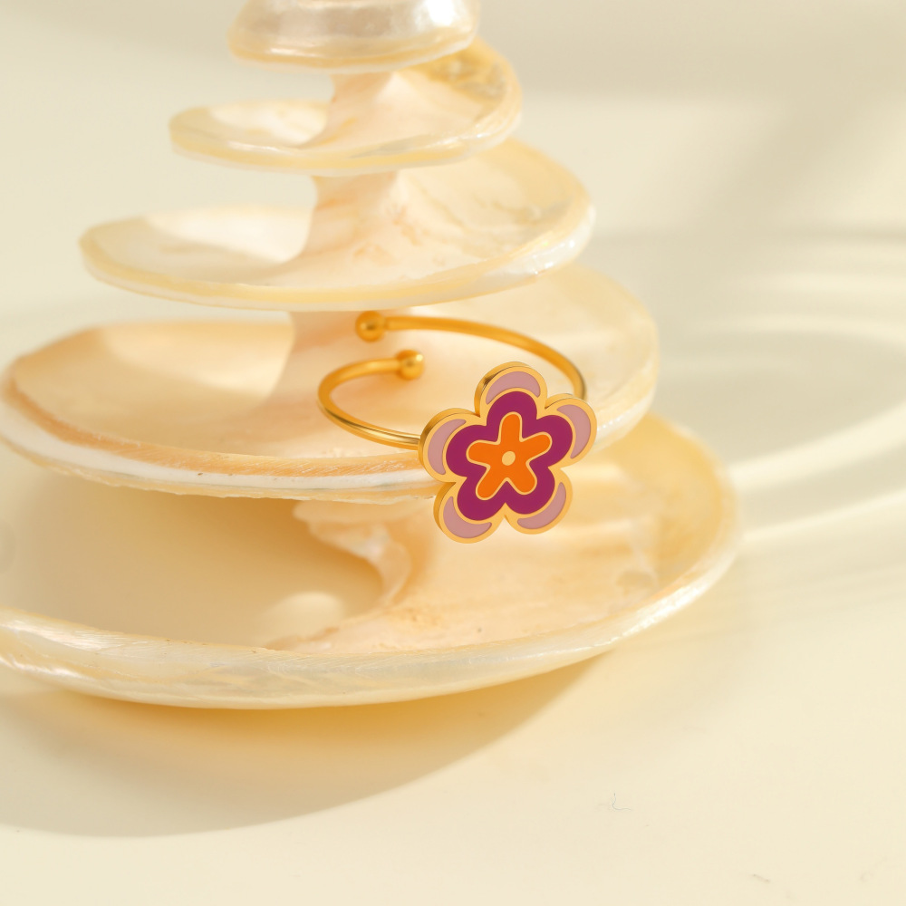 Bague Femme Simple Et Élégante En Acier Inoxydable Étanche, Ornée D'Une Fleur Souriante. Image4