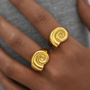 Bague Tendance Rétro Simple En Acier Inoxydable Étanche Couleur Or (1 Pièce) h5 Image4
