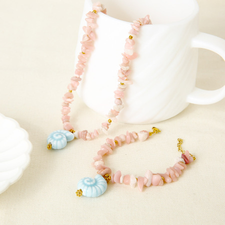 Ensemble collier et pendentif en céramique avec perles et pierres naturelles de style océanique