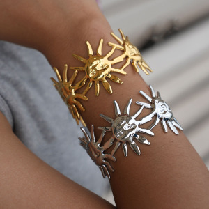 Bracelet Manchette Femme Simple Series Retro Sun En Acier Inoxydable Étanche Couleur Or (1 Pièce) h5 Image3