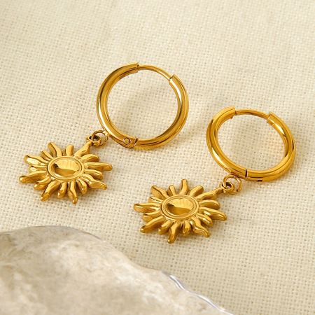1 paire de boucles d'oreilles créoles rétro classiques en acier inoxydable, couleur or, pour femme. 2