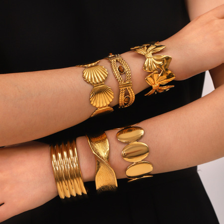 Bracelet jonc pour femme, 1 pièce, forme simple et irrégulière, motif papillon, en acier inoxydable, étanche, couleur or