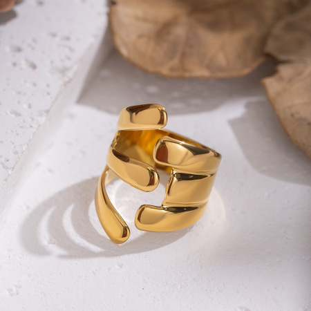 Bague imposante en acier inoxydable doré, de forme irrégulière (1 pièce), étanche
