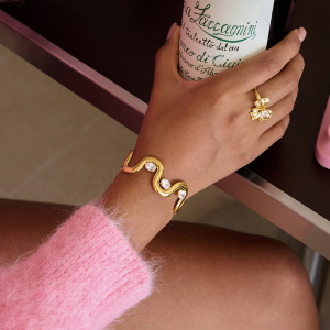 Bracelet Manchette Luxueux Pour Femme, En Acier Inoxydable Doré, Étanche, Avec Zircon, Forme Incurvée (1 Pièce). h5 Image4