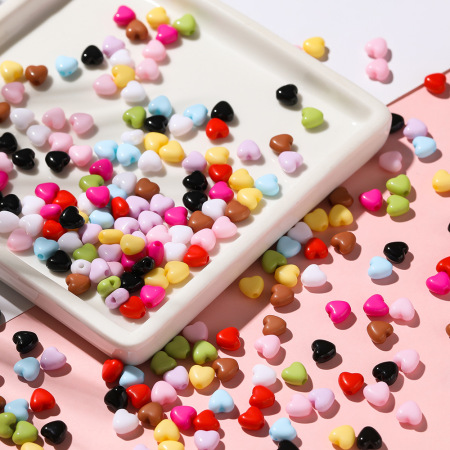 1 sachet de perles acryliques en forme de cœur à faire soi-même
