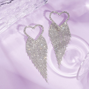 Boucles D'Oreilles Festives En Cuivre Avec Pompon En Forme De Cœur (1 Paire) h5 Image3