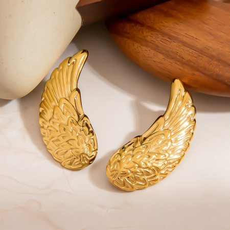 1 paire de boucles d'oreilles à clous Punk Wings en acier inoxydable étanche couleur or 2