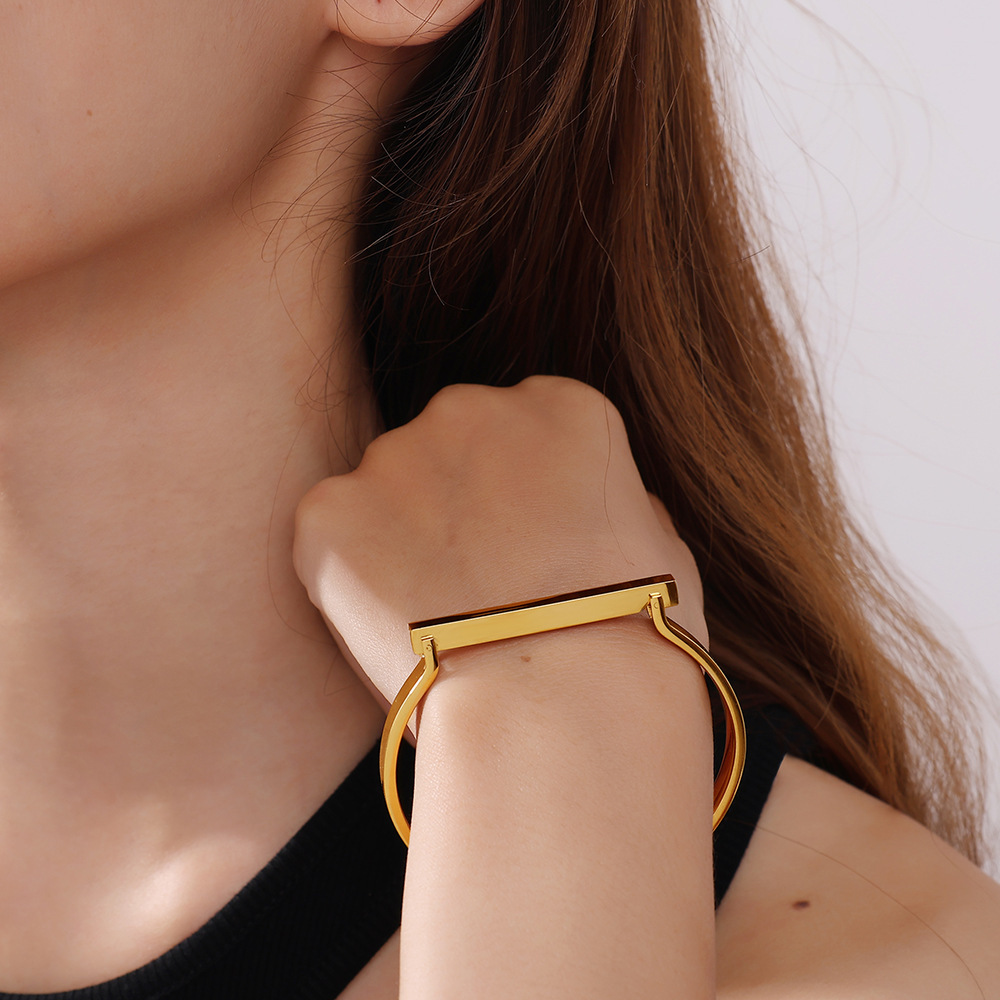 Bracelet Jonc Étanche En Acier Inoxydable Doré, En Forme De D (1 Pièce) h5Image4