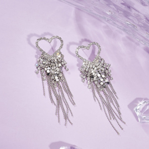 Boucles D'Oreilles Festives En Cuivre Avec Pompon En Forme De Cœur (1 Paire) h5 Image3