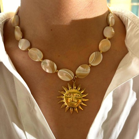 Collier de perles coquillages couleur or soleil 1 pièce