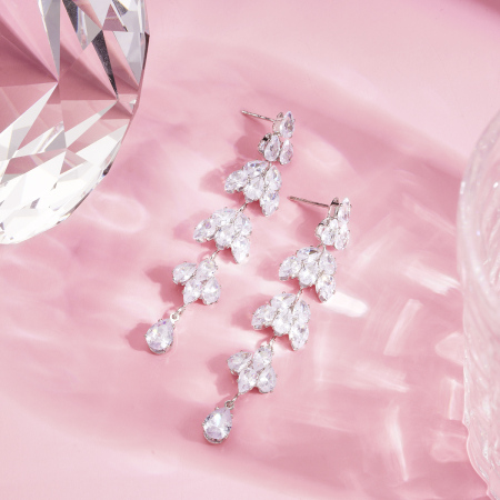 1 paire de boucles d'oreilles festives à pompons et fleurs 2