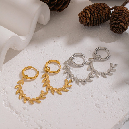 Boucles d'oreilles pendantes décontractées à pompons et feuilles, en acier inoxydable étanche, couleur or (1 paire). 2
